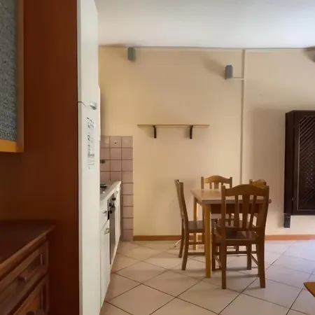 Con Terrazzo E Cantina